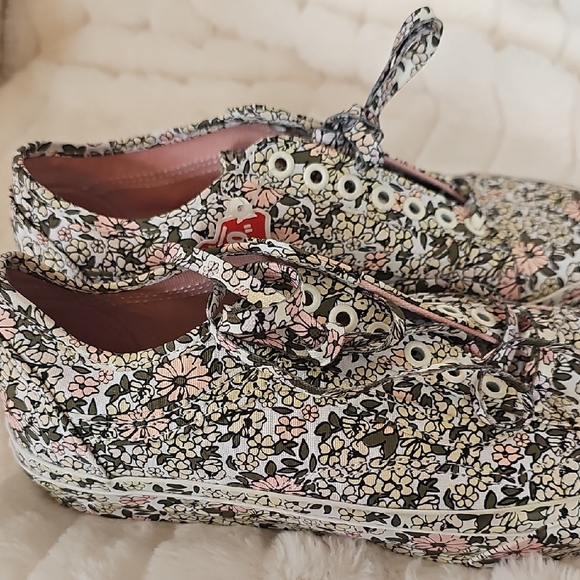 Vans Multicolor Floral Sneakers - Picture 7 of 12
